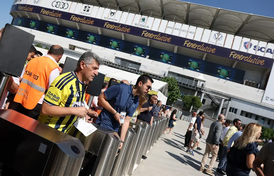 Fenerbahçe'de Olağanüstü Genel Kurul'un İkinci Gününde Oy Kullanma Başladı 1