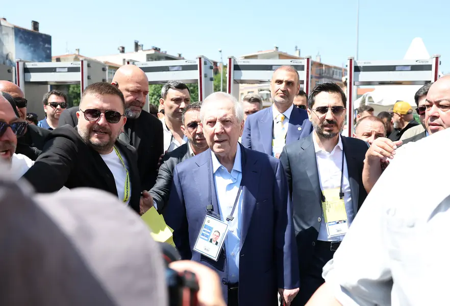 Fenerbahçe'de Olağanüstü Kongre: İlk Sonuçlara Göre Aziz Yıldırım Önde 1 Fenerbahçe'de Olağanüstü Kongre: İlk Sonuçlara Göre Aziz Yıldırım Önde 1