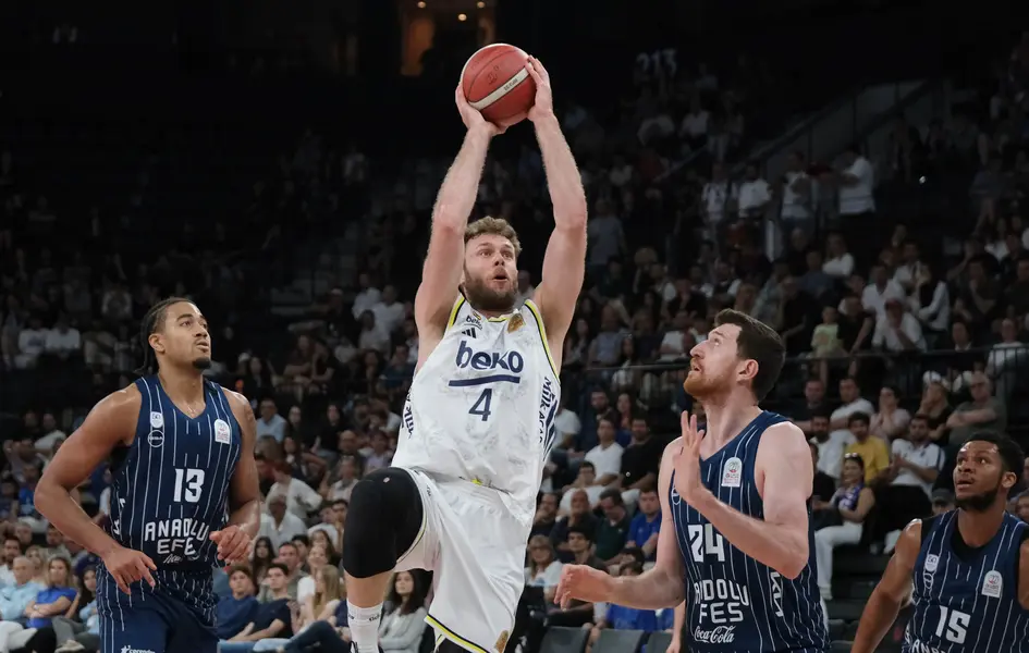 Fenerbahçe Beko, Anadolu Efes'i Uzatmalarda Geçerek Finale Yükseldi 1 Fenerbahçe Beko, Anadolu Efes'i Uzatmalarda Geçerek Finale Yükseldi 1
