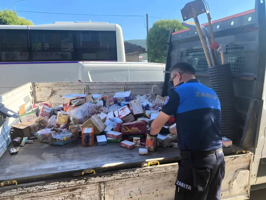 Gemlik'te Sağlıksız Gıda Deposuna Baskın 1 Gemlik'te Sağlıksız Gıda Deposuna Baskın 1