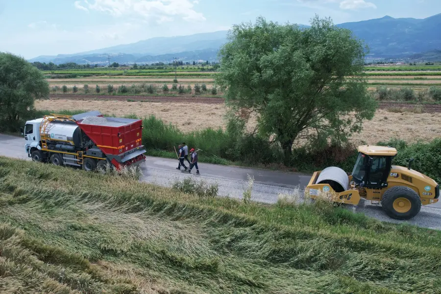 Salihli'de 5 Mahalleyi Birbirine Bağlayan 11 Kilometrelik Yol Yenilendi 1 Salihli'de 5 Mahalleyi Birbirine Bağlayan 11 Kilometrelik Yol Yenilendi 1