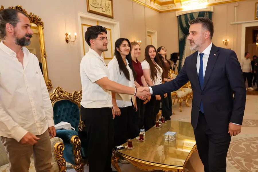 Dünya Kupası Marşını Besteleyen Bursa'lı Öğrencilere Müzik Stüdyosu Sözü 1 Dünya Kupası Marşını Besteleyen Bursa'lı Öğrencilere Müzik Stüdyosu Sözü 1