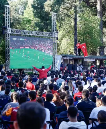 İzmir'de Dünya Kupası Maçı Dev Ekranlarda İzlendi 4 izmir maç 2
