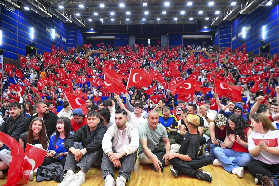 Dünya Kupası Heyecanı Ankara'da Dev Ekranlarda Yaşandı 1 Dünya Kupası Heyecanı Ankara'da Dev Ekranlarda Yaşandı 1