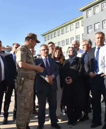 TBMM Komisyonu, Siverek'teki Okul Saldırısını Yerinde İnceledi 5 Haber Görseli