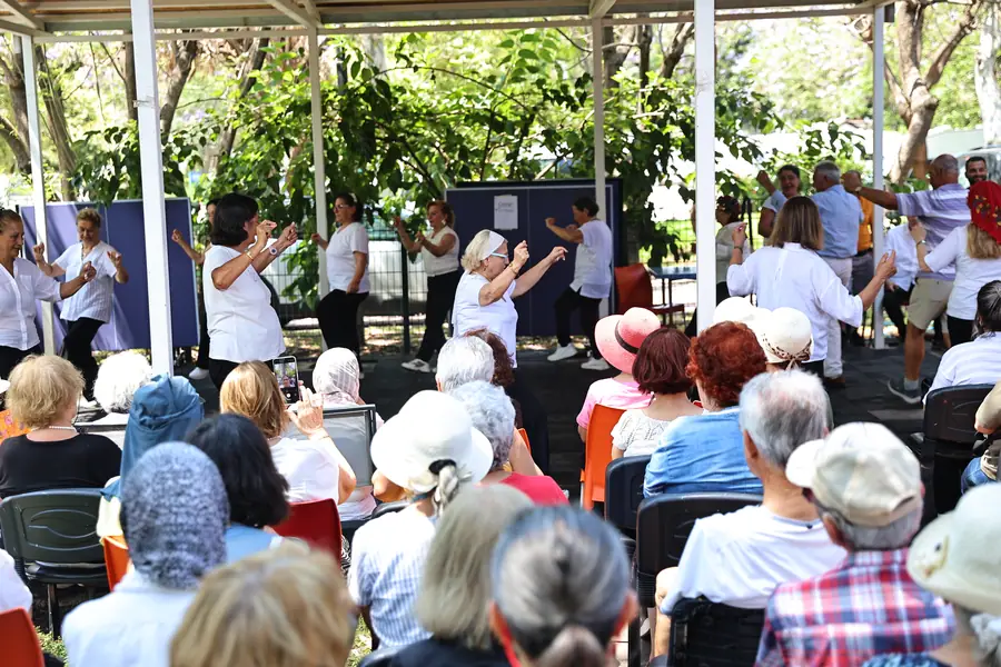 Antalya Büyükşehir'in Aktif Yaşlı Merkezi'nde Yaz Arasına Veda Programı 1 Antalya Büyükşehir'in Aktif Yaşlı Merkezi'nde Yaz Arasına Veda Programı 1