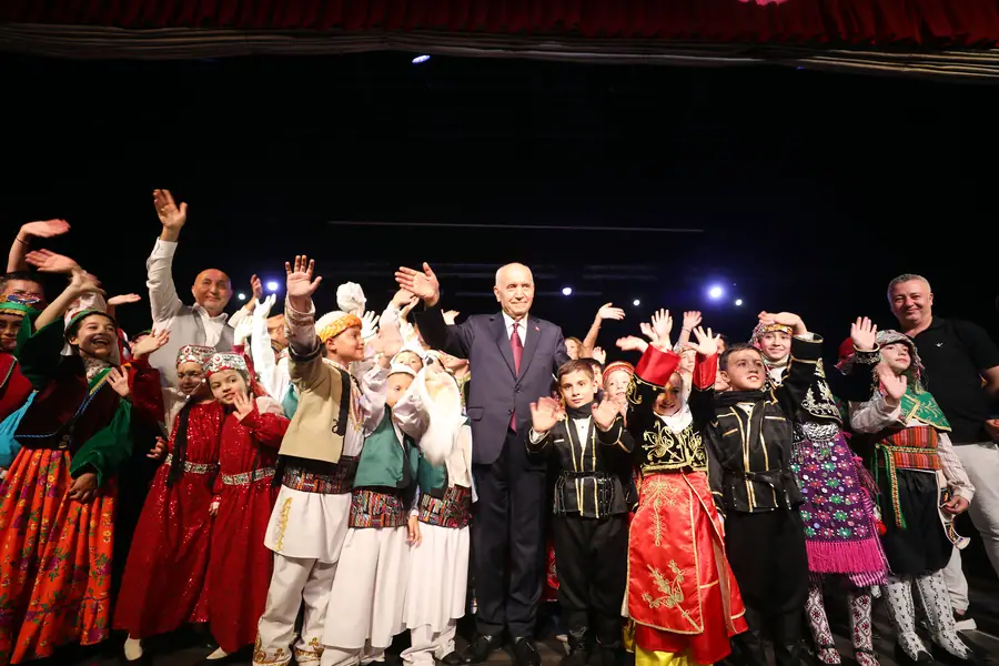 Yenimahalle TUBİL'den Nazım Hikmet Sahnesi'nde Yılsonu Gösterisi 1 Yenimahalle TUBİL'den Nazım Hikmet Sahnesi'nde Yılsonu Gösterisi 1