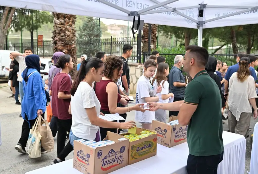 Manisa'da YKS Öğrencilerine Ücretsiz Ulaşım ve İkram Desteği 1 Manisa'da YKS Öğrencilerine Ücretsiz Ulaşım ve İkram Desteği 1