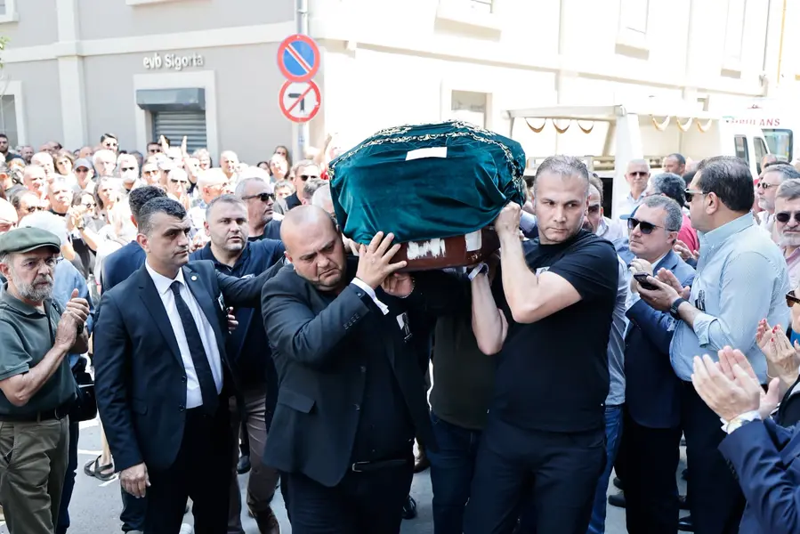 Özkan Yücel, İzmir Barosu Önünde Düzenlenen Törenle Uğurlandı 1