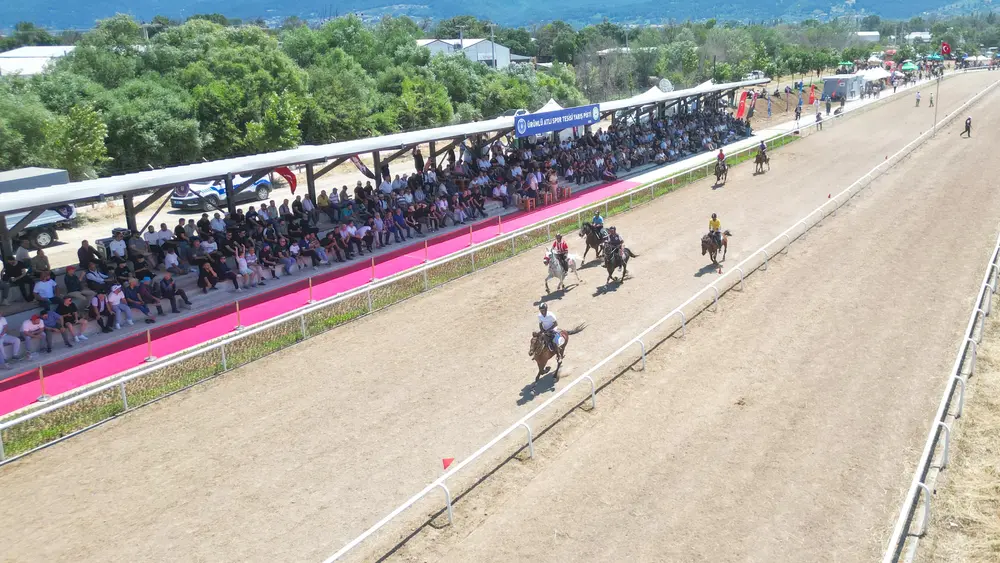 Bursa'da Geleneksel Rahvan At Yarışları 1 Bursa'da Geleneksel Rahvan At Yarışları 1