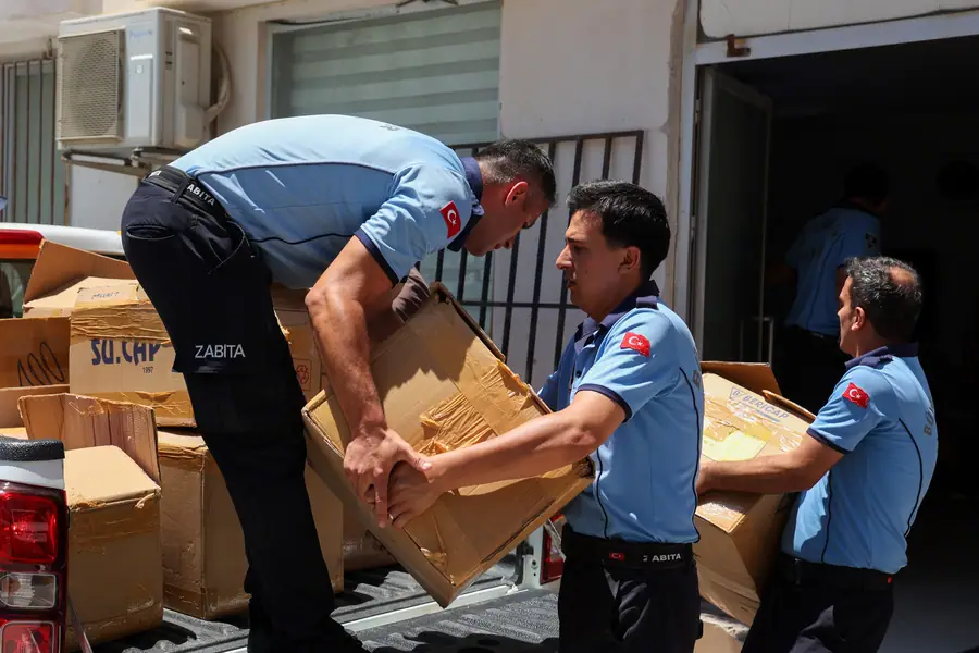 Antalya'da 4 Bin 322 Sahte Parfüme El Konuldu 1 Antalya'da 4 Bin 322 Sahte Parfüme El Konuldu 1