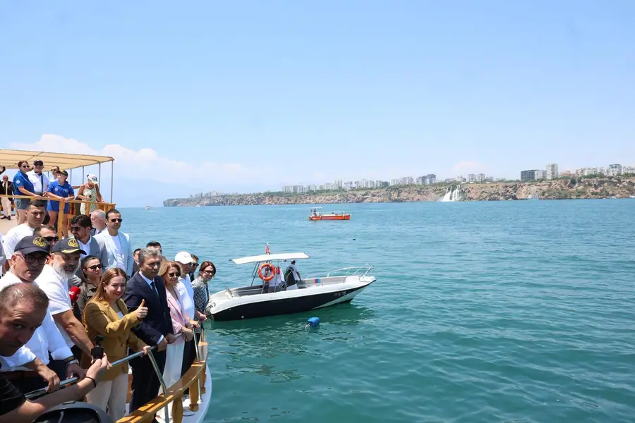 Antalya Büyükşehir Belediyesi 35 yapay resif bloğunu denize indirdi 1 Antalya Büyükşehir Belediyesi 35 yapay resif bloğunu denize indirdi 1