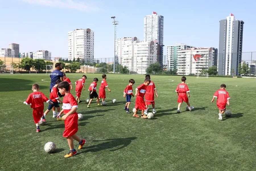 Çankaya Belediyesi ve Gençlerbirliği'nden Ücretsiz Yaz Futbol Okulu 1 Çankaya Belediyesi ve Gençlerbirliği'nden Ücretsiz Yaz Futbol Okulu 1