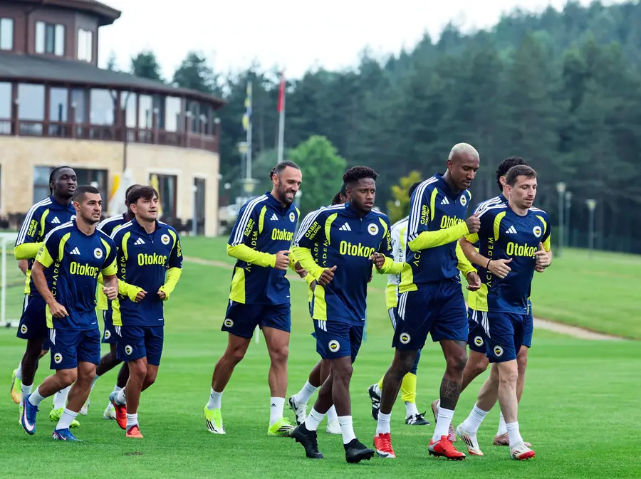 Fenerbahçe Topuk Yaylası'nda Çalışmalarını Sürdürüyor 1 Fenerbahçe Topuk Yaylası'nda Çalışmalarını Sürdürüyor 1