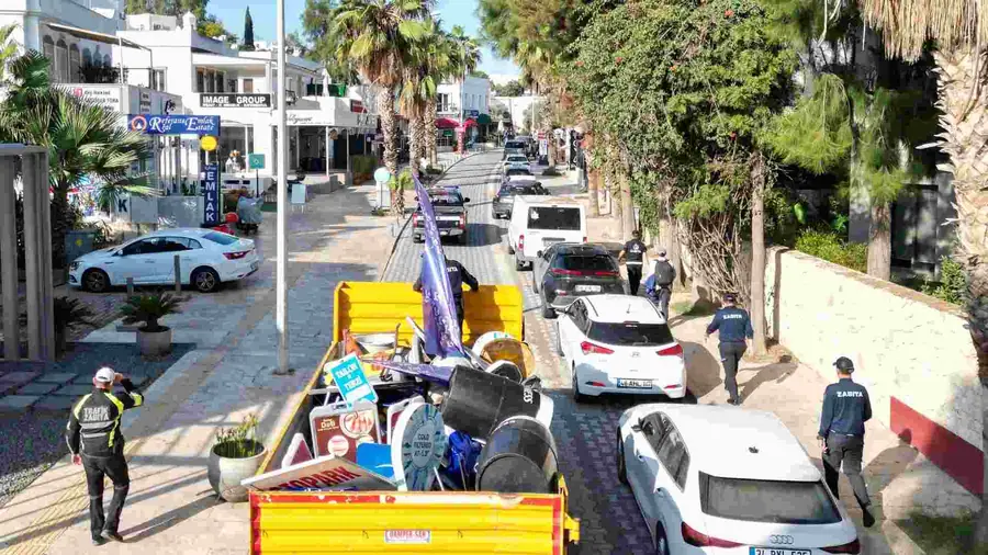 Bodrum'da Kamusal Alanlar Temizleniyor: Son Tarih 7 Temmuz 1 Bodrum'da Kamusal Alanlar Temizleniyor: Son Tarih 7 Temmuz 1