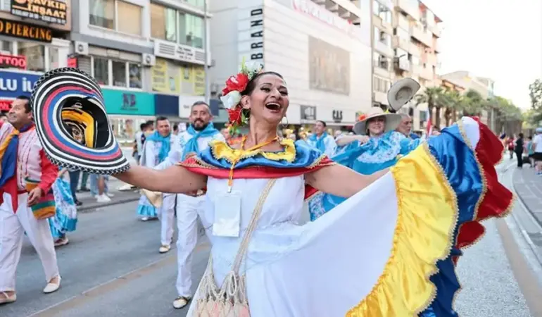Denizli'de 20. Uluslararası Halk Dansları Festivali Başladı 1 Kültürlerin buluşma noktası Denizli 1