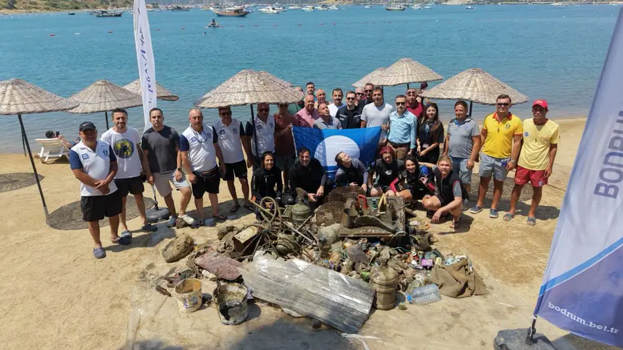 Gümbet Koyu'nda Deniz Dibi Temizliği Gerçekleştirildi 1