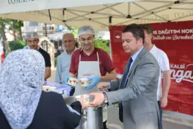 Aşure Dağıtımı (1)