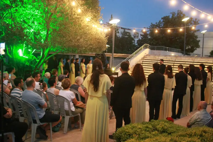 "Zeytin Altında Yaza Merhaba" Konserleri Başladı 1 "Zeytin Altında Yaza Merhaba" Konserleri Başladı 1