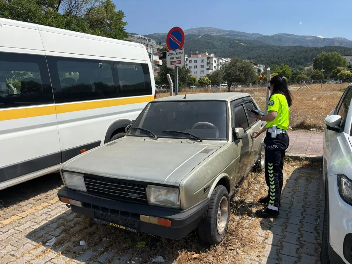 Manisa’da Sahipsiz Hurda Araçlara Yönelik Denetimler Sürüyor 1 Manisa’da Sahipsiz Hurda Araçlara Yönelik Denetimler Sürüyor 1