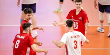 U18 Erkek Voleybol Milli Takımı, Avrupa Şampiyonası'nda Yunanistan'a 3-1 Yenildi 6 U18 Erkek Milli Takımımız 2
