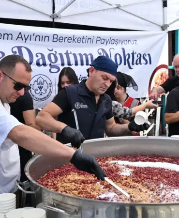 Manisa Büyükşehir’den Perşembe Pazarı’nda 2 Bin Kişiye Aşure İkramı (2)