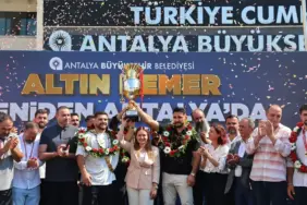 Kırkpınar Başpehlivanı Erkan Taş’a coşkulu karşılama (7)