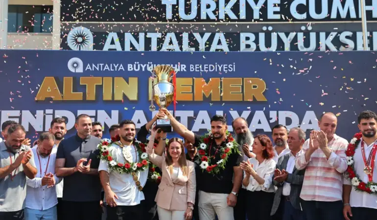 Kırkpınar Başpehlivanı Erkan Taş İçin Antalya'da Karşılama Töreni 1 Kırkpınar Başpehlivanı Erkan Taş’a coşkulu karşılama (7)