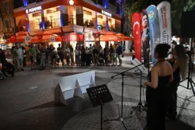 Akustik Yaz Akşamları İle Müziğin Ritmi Manisa Sokaklarında (1)