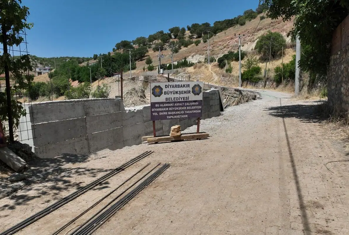 Diyarbakır'da 8 İlçenin Kırsal Mahallelerinde Yol ve Altyapı Mesaisi 2