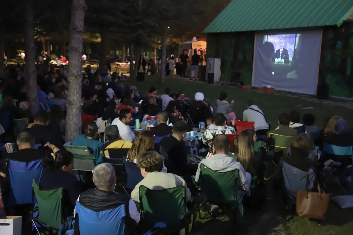 Eskişehir'de Aktif Yaşam Parkı'nda Açık Hava Sinema Geceleri Başladı 1 Eskişehir'de Aktif Yaşam Parkı'nda Açık Hava Sinema Geceleri Başladı 1