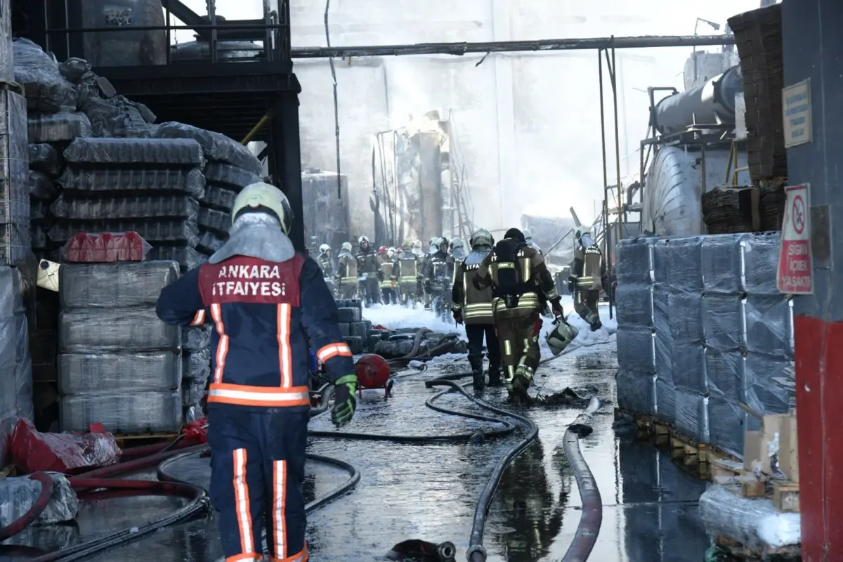 Kahramankazan'da Atık Yağ Geri Dönüşüm Fabrikasında Yangın 1