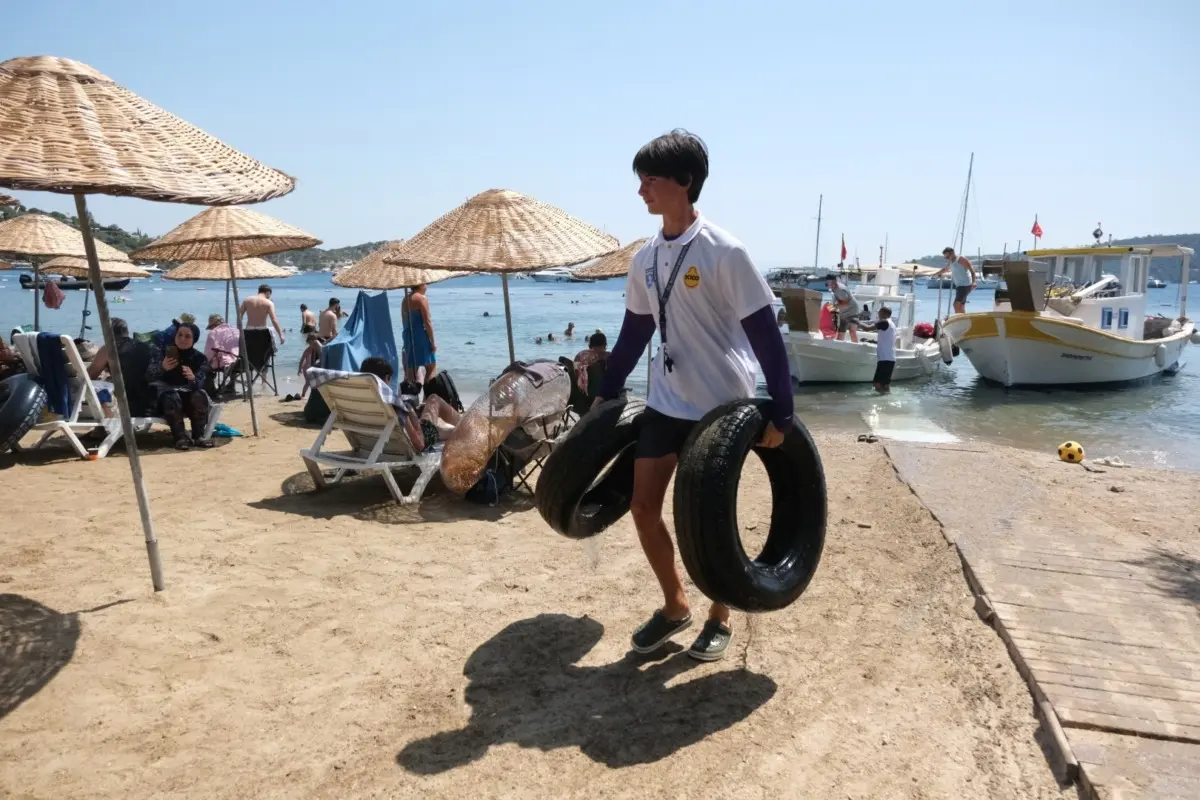 Bodrum Türkbükü'nde Deniz Dibinden 650 Kilogram Atık Çıkarıldı 1 Bodrum Türkbükü'nde Deniz Dibinden 650 Kilogram Atık Çıkarıldı 1