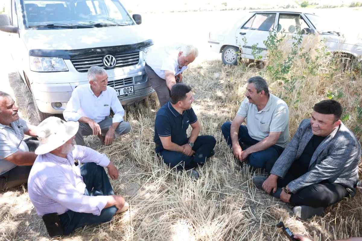 Nevşehir Belediye Başkanı Arı, Balcın Köyü'nde Buğday Hasadına Katıldı 1 Nevşehir Belediye Başkanı Arı, Balcın Köyü'nde Buğday Hasadına Katıldı 1