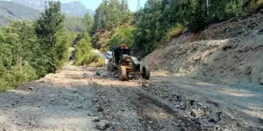 Alanya’da kırsal mahalle yollarına yaz bakımı (1)