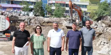 Pursaklar'da Eski Hizmet Binasının Yerine Otopark ve Kent Meydanı Yapılıyor 7 2