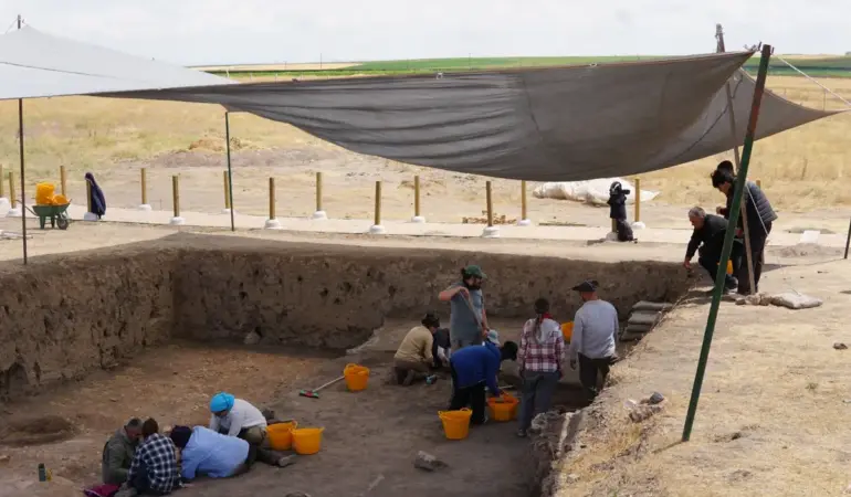 Eskişehir'de Gençler Küllüoba Arkeoloji Kampı'nda Buluştu 6 GENÇ GÖNÜLLÜLER KÜLLÜOBA ARKEOLOJİ KAMPI'NDA TARİHLE BULUŞTU (10)