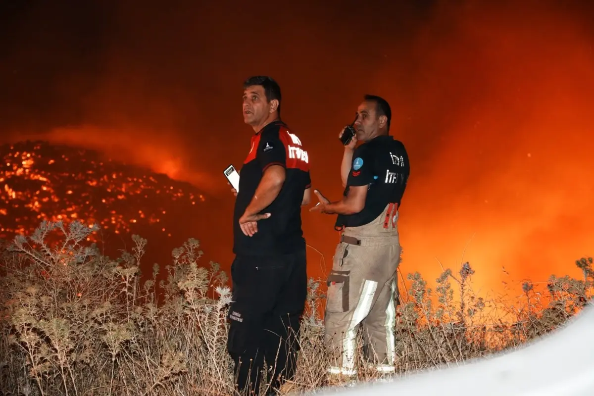 Balıkesir'den İzmir Bergama'ya Sıçrayan Orman Yangınına Müdahale Ediliyor 1 Balıkesir'den İzmir Bergama'ya Sıçrayan Orman Yangınına Müdahale Ediliyor 1