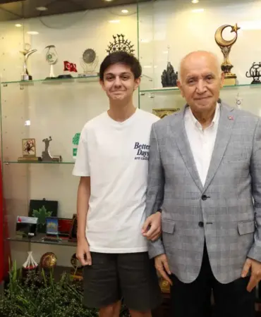 LGS Birincisi Levent Kadıoğlu, Yenimahalle Belediye Başkanı Yaşar'ı Ziyaret Etti 4 GVN_8635
