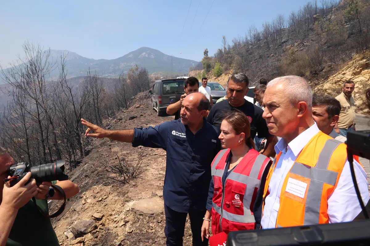 Antalya'daki Orman Yangınlarına Müdahale Sürüyor 1 Antalya'daki Orman Yangınlarına Müdahale Sürüyor 1