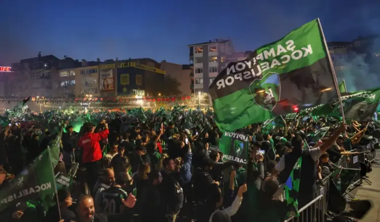 kocaelispor-yeni-sezon-oncesi-meydana-iniyor-1785744365-981_large