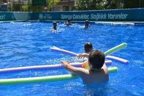 Manisa’da Çocuklar Hem Serinleyecek Hem Yüzme Öğrenecek (5)