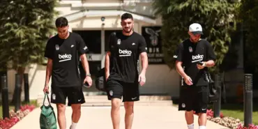 Beşiktaş, UEFA Avrupa Ligi'nde Hradec Kralove Deplasmanında 2 futbol-a-takimimiz-praga-gitti