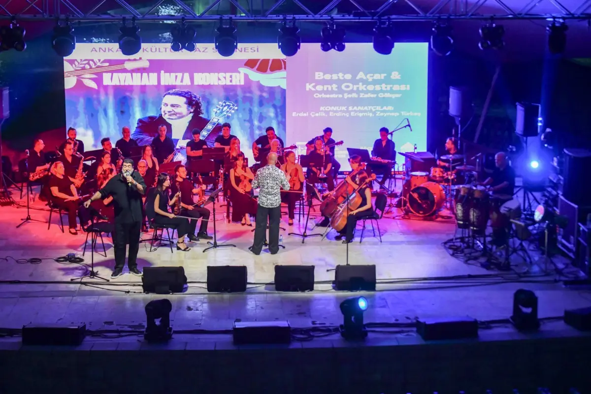 Başkentliler "Kayahan İmza Konseri"nde Buluştu 1 Başkentliler "Kayahan İmza Konseri"nde Buluştu 1
