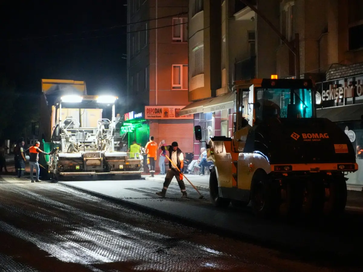 Eskişehir'de Gece Mesaisiyle Asfalt Çalışması Yapıldı 1