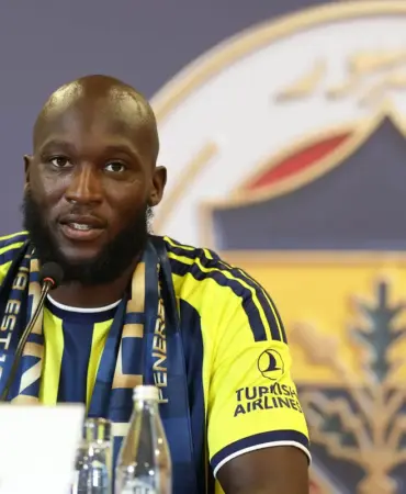 Fenerbahçe’de Yeni Transfer Romelu Lukaku İçin İmza Töreni 2 Romelu Lukaku 3