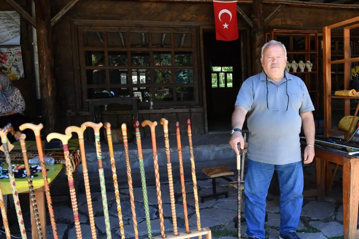 Altınköy Açık Hava Müzesi'nde Geleneksel Devrek Bastonu Sergileniyor 1 Altınköy Açık Hava Müzesi'nde Geleneksel Devrek Bastonu Sergileniyor 1