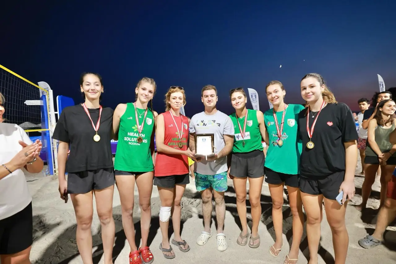 Bodrum'da Plaj Voleybolu Şenliği Sona Erdi 1 Bodrum'da Plaj Voleybolu Şenliği Sona Erdi 1