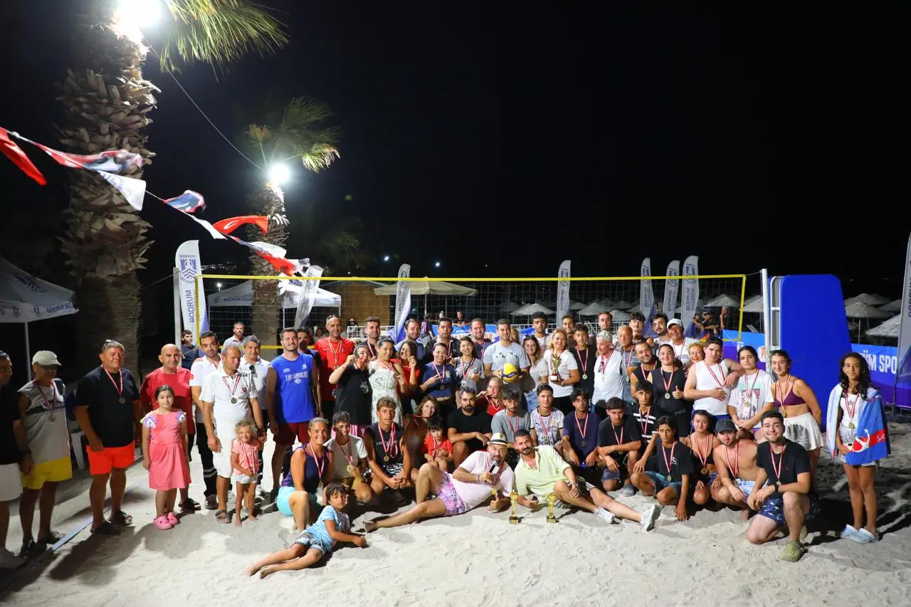 Bodrum'da Plaj Voleybolu Şenliği Sona Erdi 2 Bodrum'da Plaj Voleybolu Şenliği Sona Erdi 2