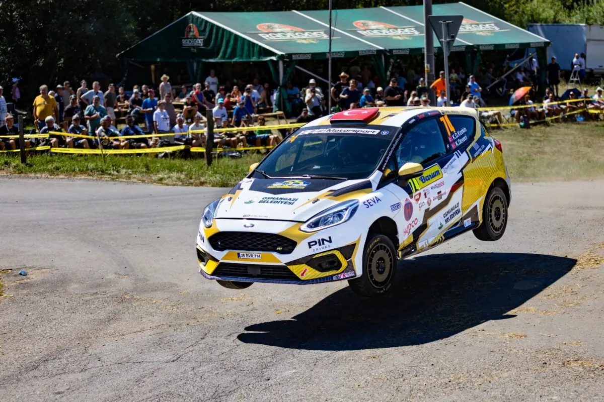 Ralli Pilotu Kübra Denizci Keskin'den Avrupa'da Kategori Birinciliği 1 Ralli Pilotu Kübra Denizci Keskin'den Avrupa'da Kategori Birinciliği 1